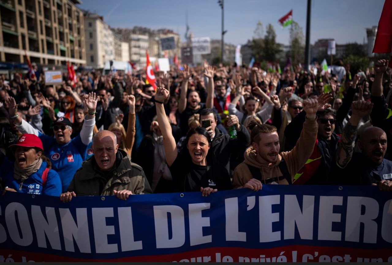 France pension protests: Fuel deliveries blocked by strikers