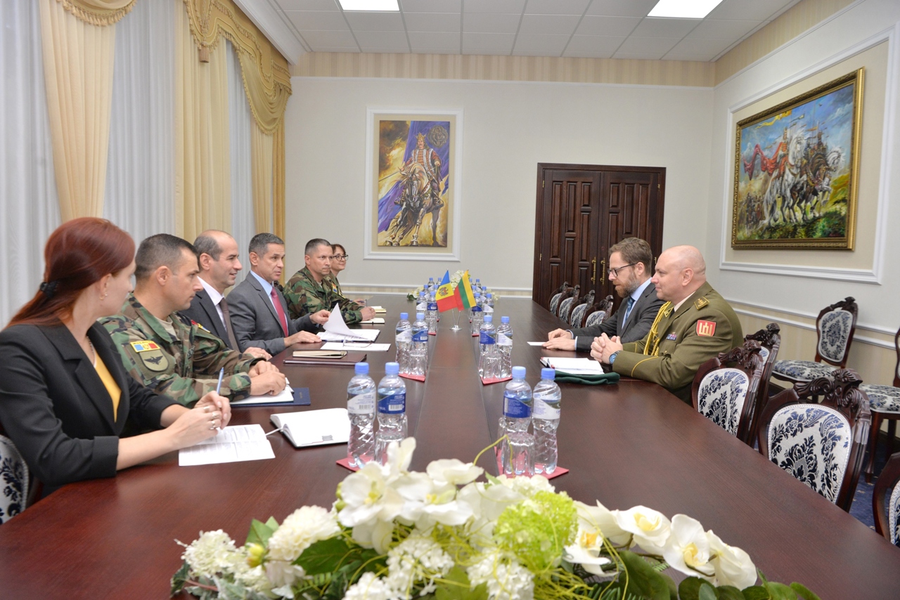 Moldovan-Lithuanian collaboration in the military field, discussed by Anatolie Nosatîi with Ambassador Tadas Valionis