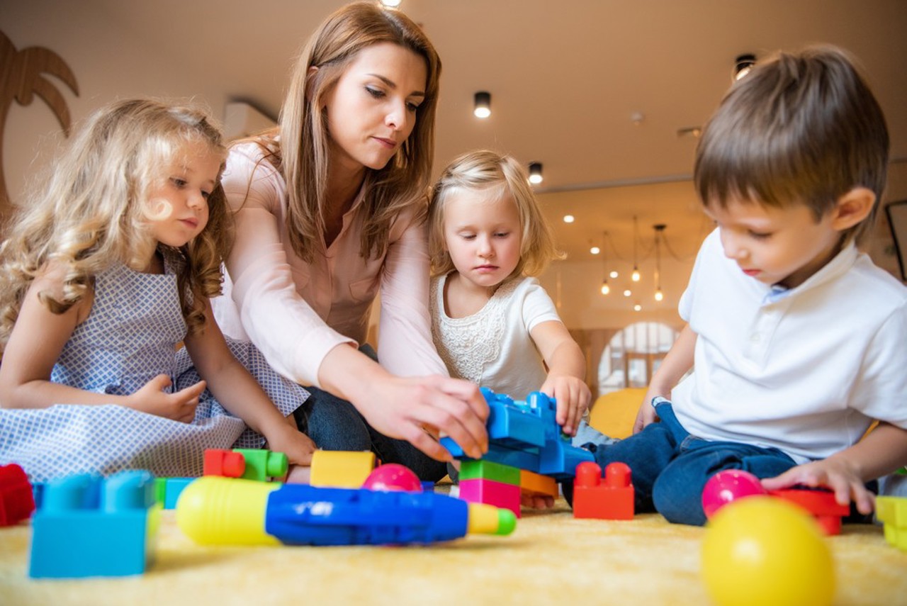 Proiectul de lege privind crearea serviciilor alternative de îngrijire a copiilor, votat în prima lectură