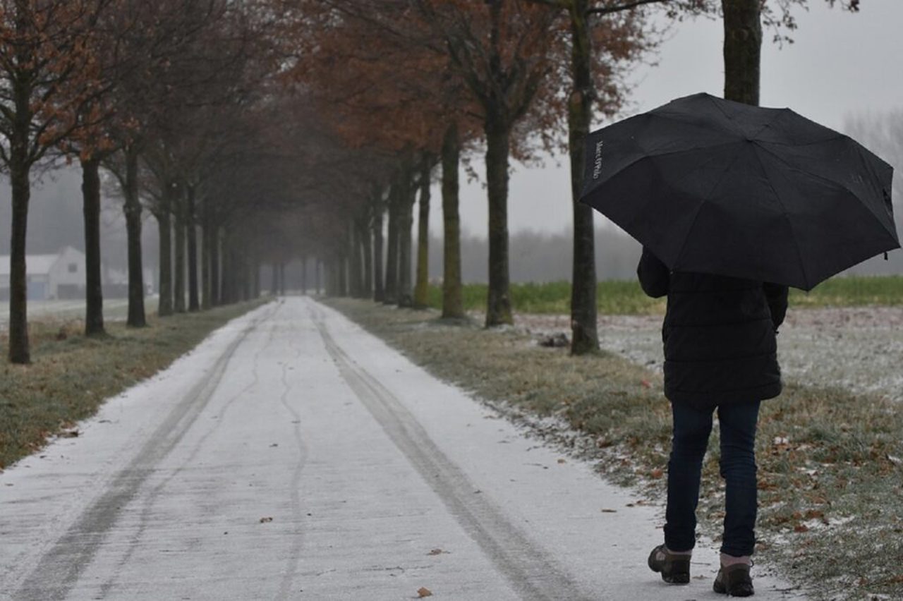 Vreme rece și precipitații pe întreg teritoriul țării, anunță meteorologii