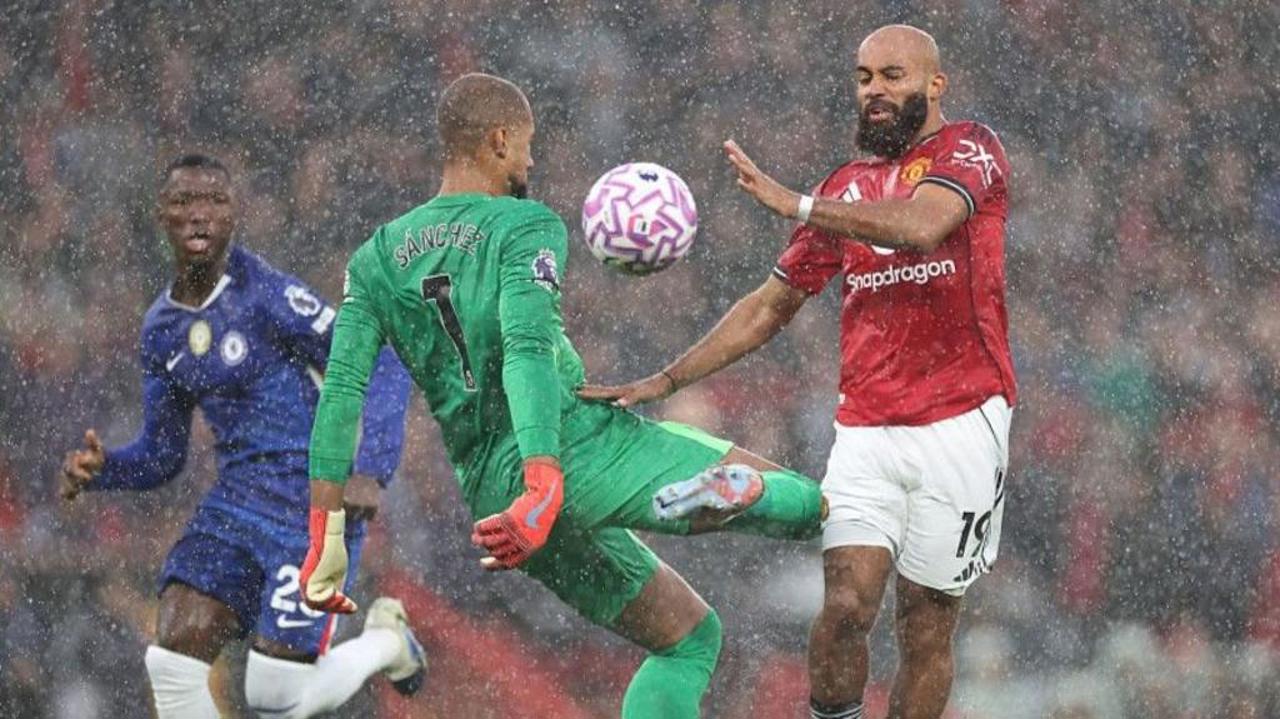 Man Utd vs Chelsea: Five-minute red card sets scene for thrilling encounter