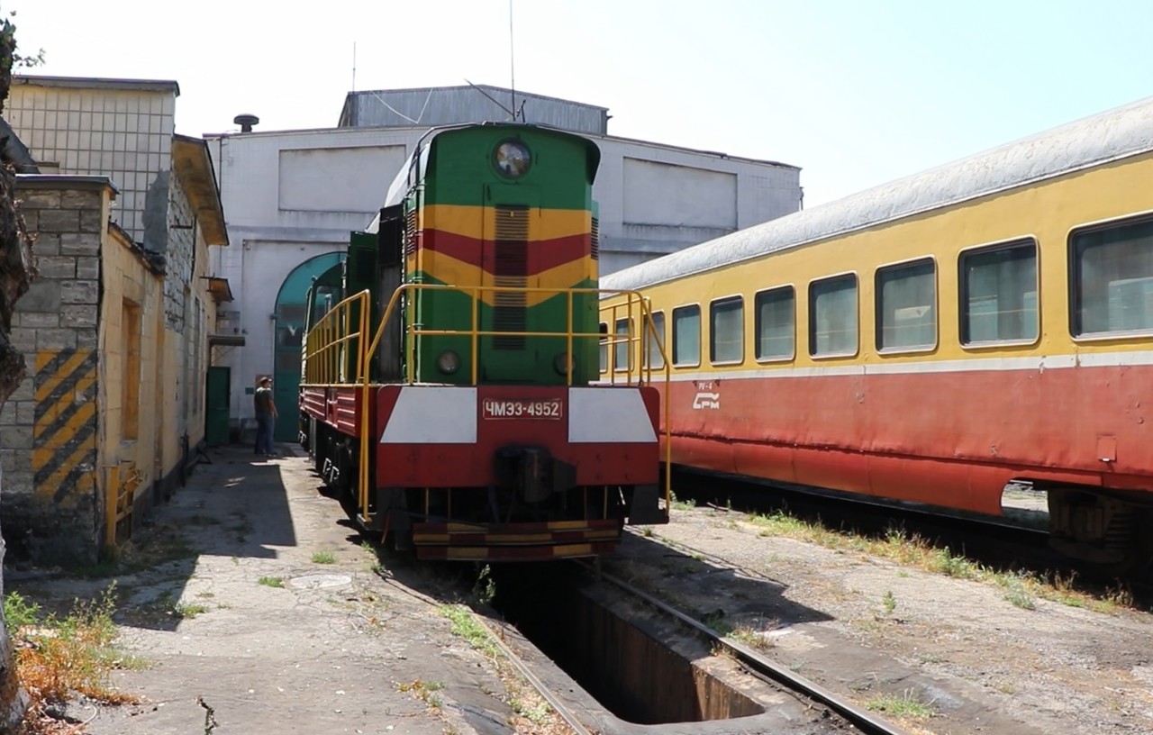 O locomotivă de 40 de ani urmează să fie repusă pe șine, după un an de reparații