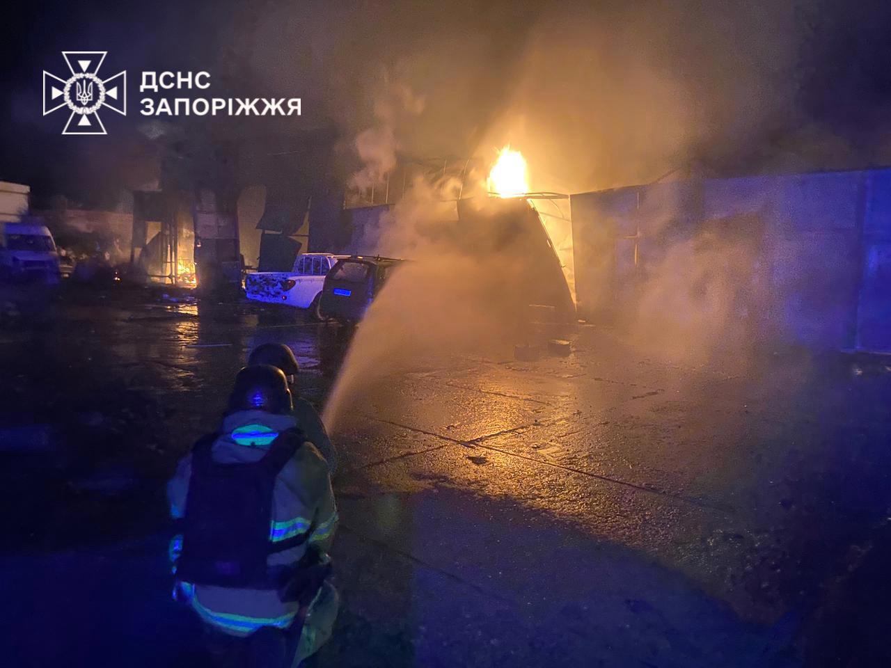 Atacuri masive rusești în Ucraina: un mort și 13 răniți la Zaporojie, incendii la Harkov și Kiev