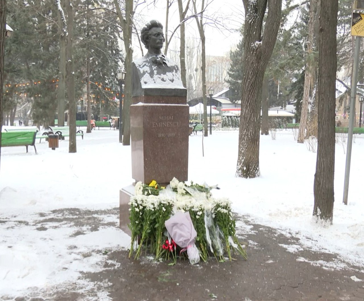 Versuri și flori la bustul lui Mihai Eminescu: „A întruchipat frumusețea națiunii române” 