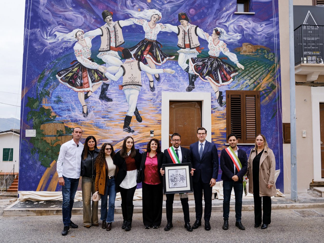 Moldovan *Hora* dance celebrated in Italy with a mural at Borgo Universo museum