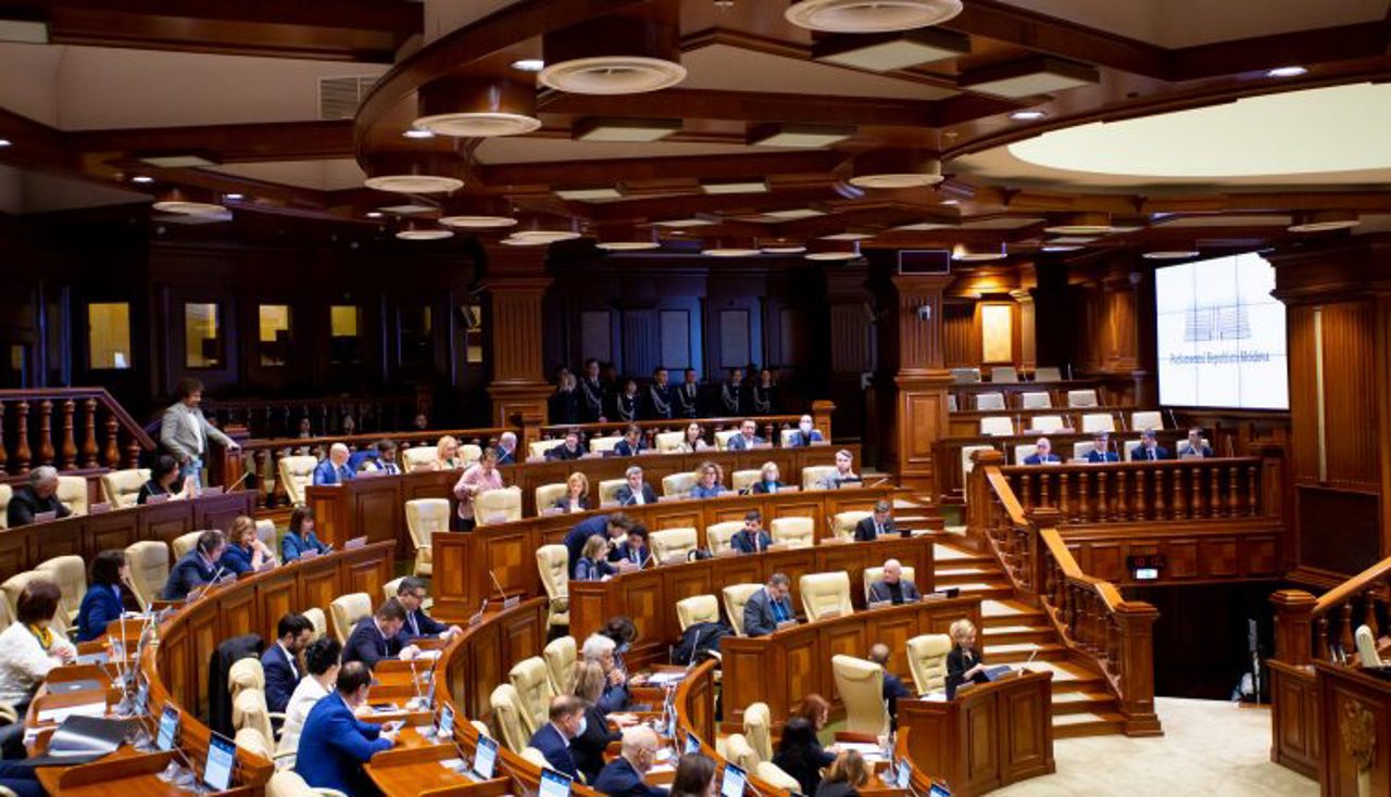 Статус нейтралитета Республики Молдова вызвал дискуссии в Парламенте