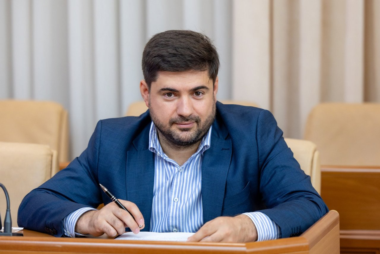 Roman Cojuhari demisionează din funcția de director al Agenției Proprietății Publice: A patra demisie după scandalul de la Moldatsa  