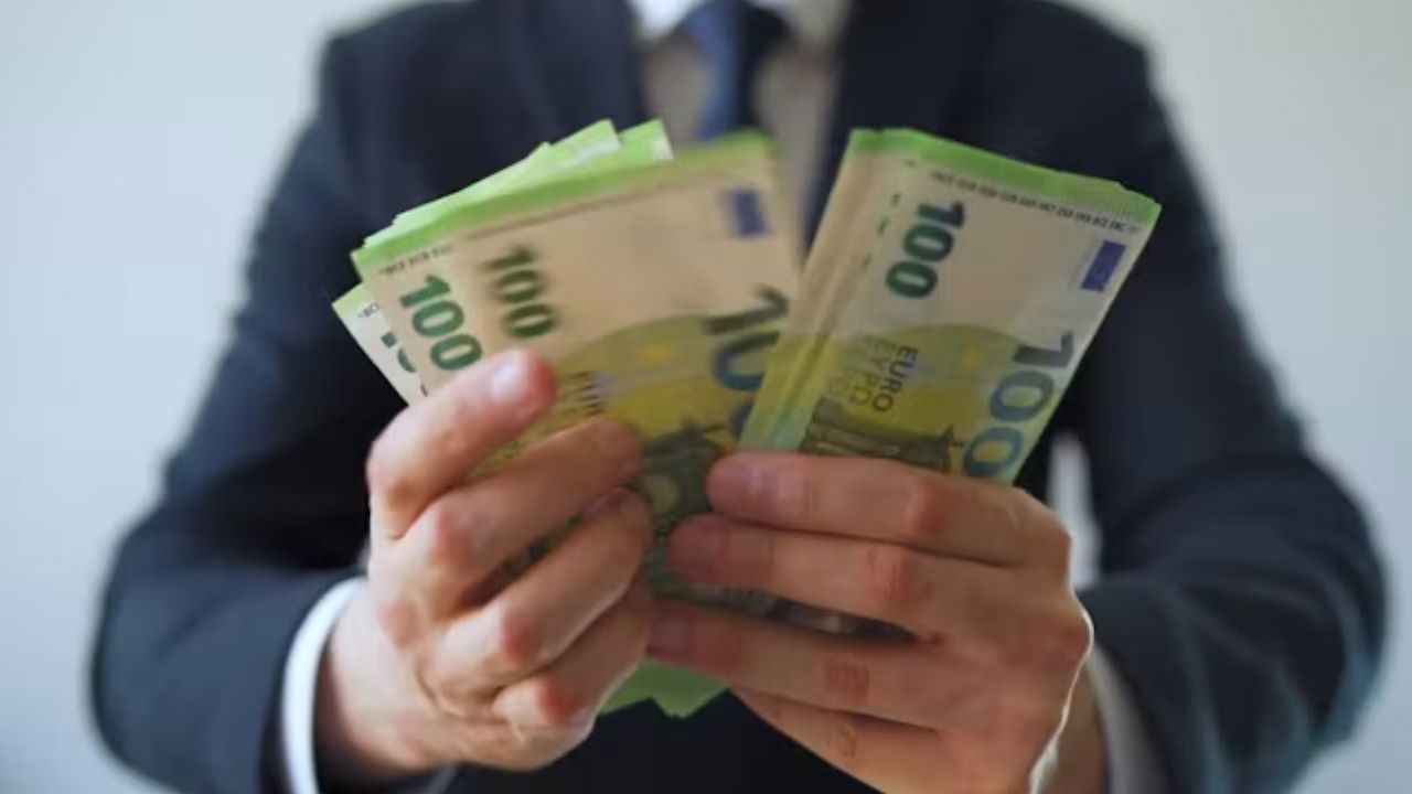 Libertate contra cost: Bărbatul care ar fi cerut 30.000 de euro pentru eliberarea unui condamnat riscă până la șase ani de închisoare