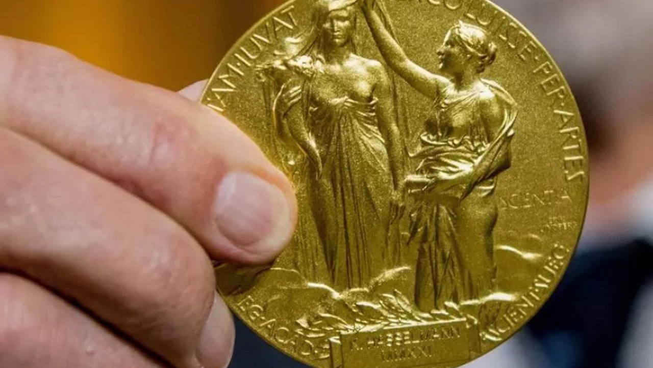 Premiul Nobel pentru Fizică 2023, câștigat de trei savanți: Au folosit lumina pentru a studia dinamica electronilor în materie