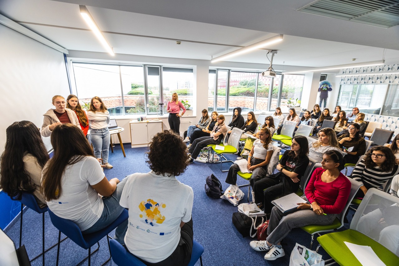 LogInSight – solution presented in Brussels by two students from the Republic of Moldova