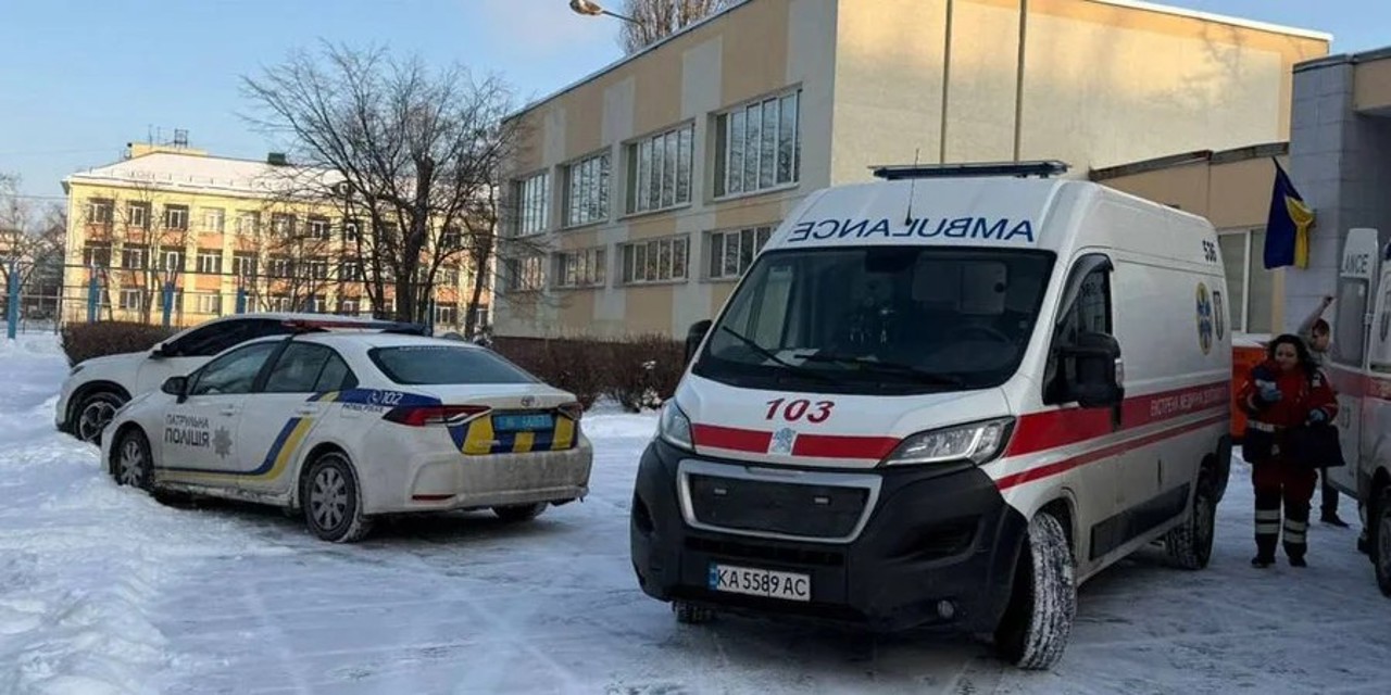 Incident la o școală din Kiev: un elev a atacat, cu un cuțit, o profesoară și un coleg 