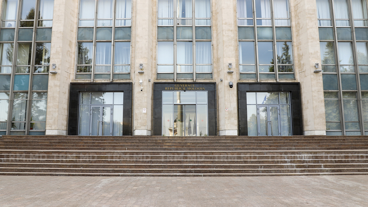 Ploi cu gheață: angajații din instituțiile publice, program mai scurt cu trei ore, pe 30 ianuarie