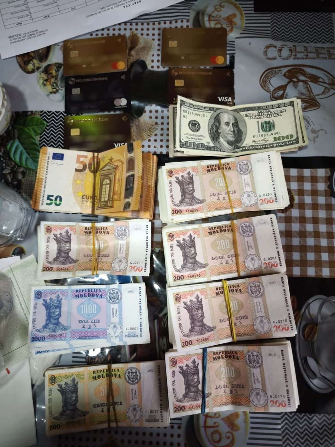 „O să ne calce pe drum” sau certificate medicale pentru persoane inapte: Medic-șef, reținut într-un dosar de corupție