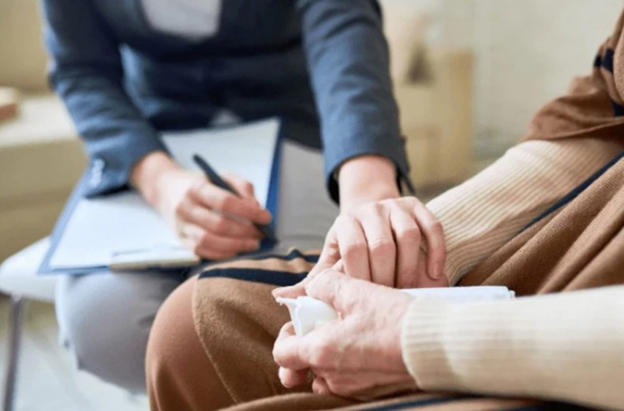 Salariile a peste 10 mii de asistenți sociali, majorate: „Puțin, dar necesar”