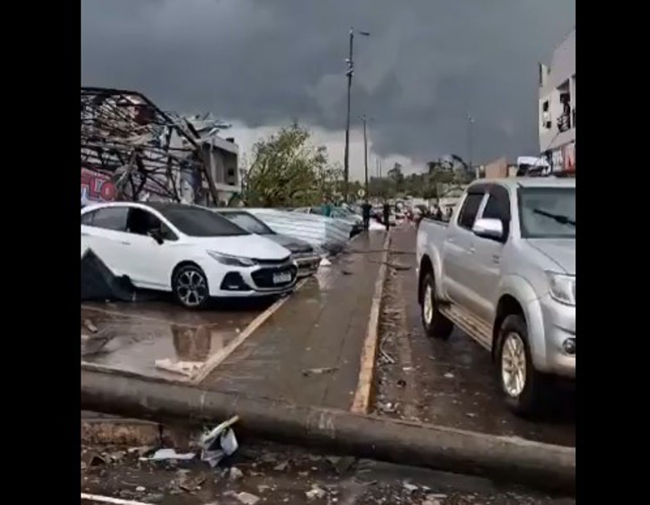 Violent storms and Brazil tornado near Iguaçu Falls