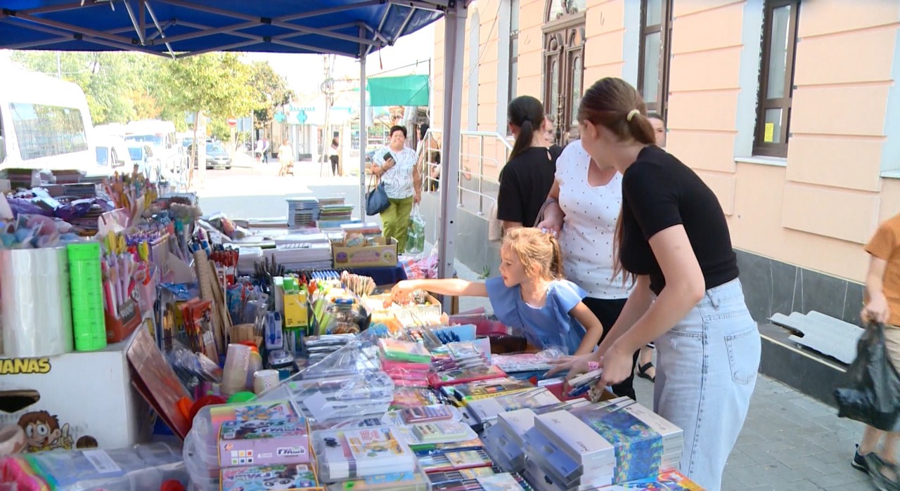Chisinau fairs: School supply costs reach €1,000 per family