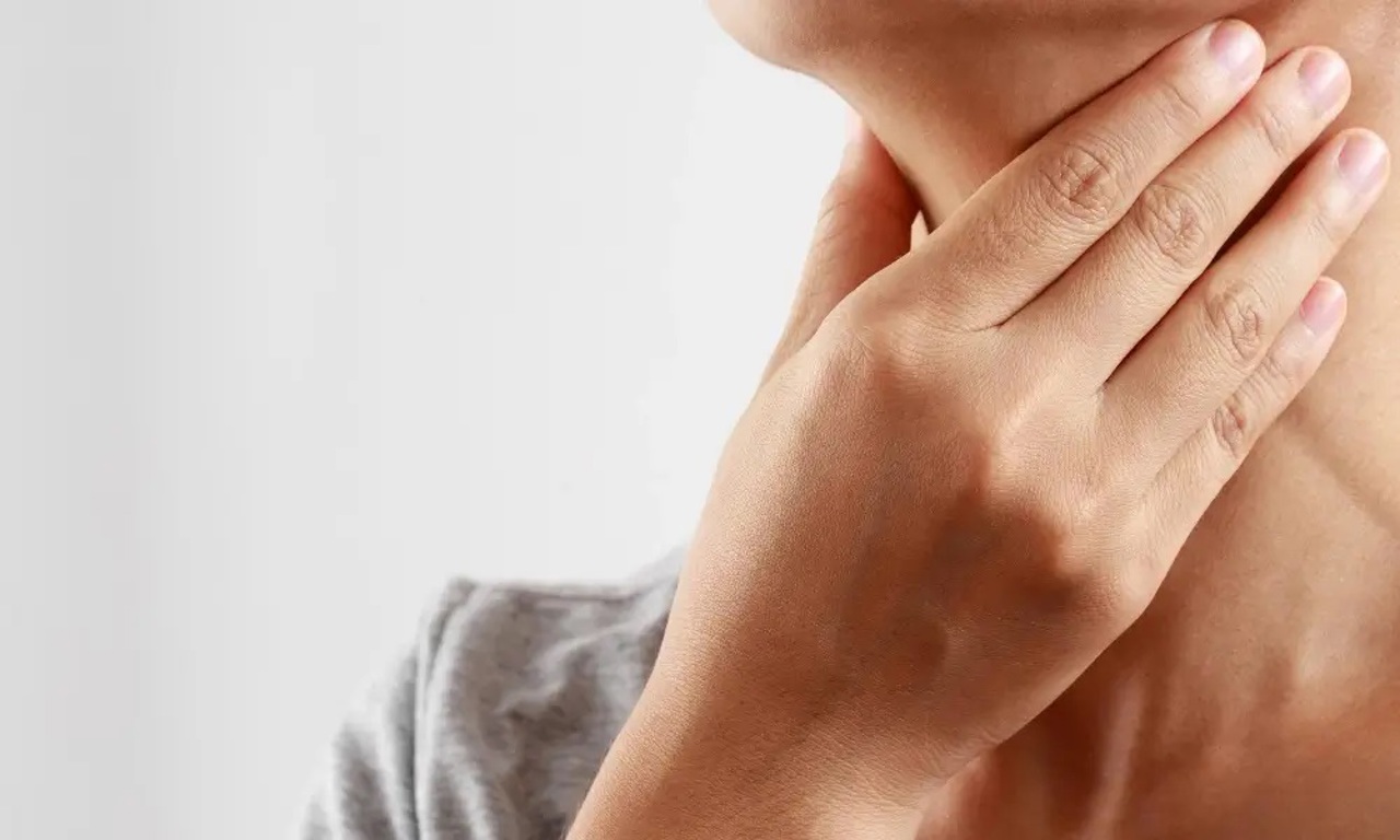 Doctorul familiei// Prepararea soluției hipertonice în tratarea durerilor de gât