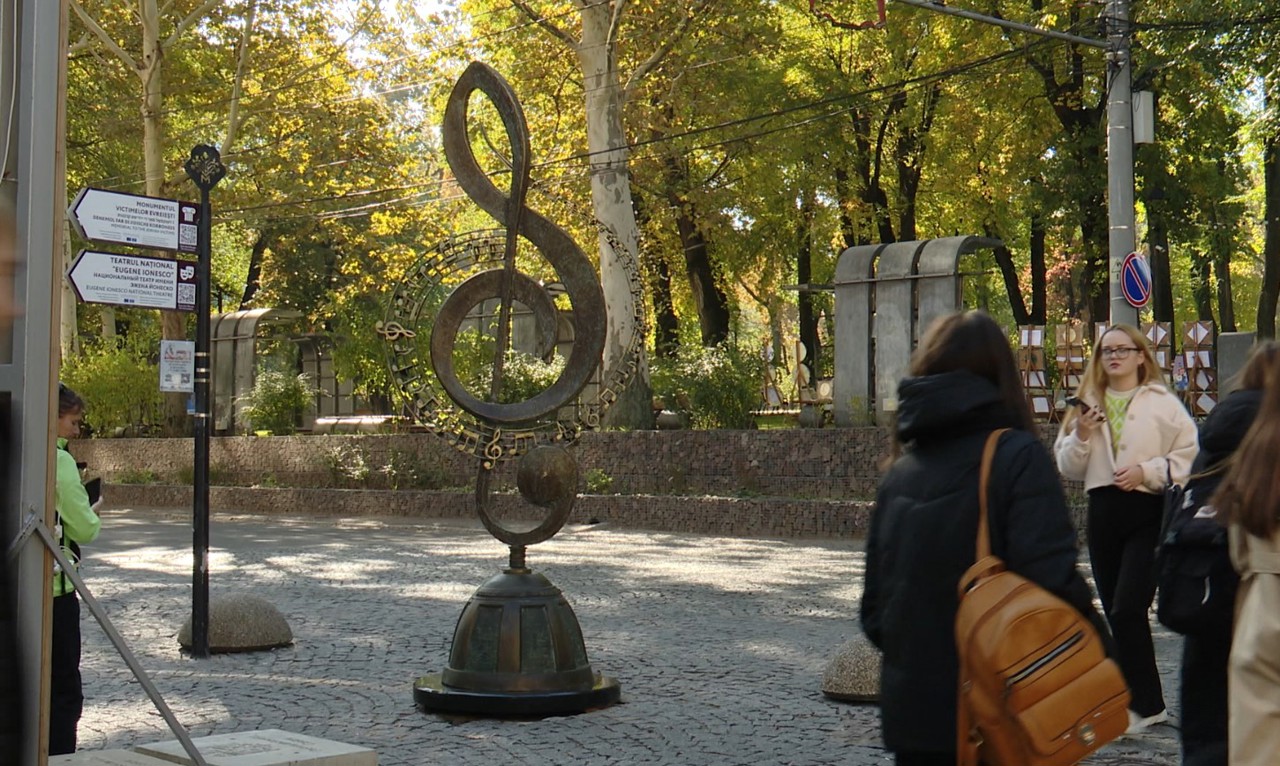 Eugen Doga honoured with new musical sculpture in Moldova