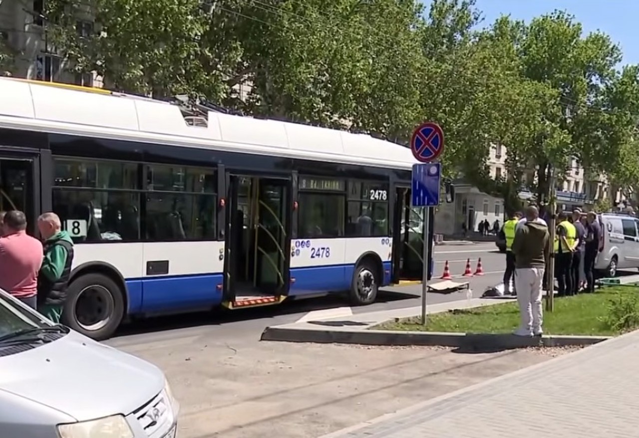 Accidentul de pe bulevardul Decebal: Șoferul de troleibuz pledează nevinovat și susține că nu a putut evita impactul