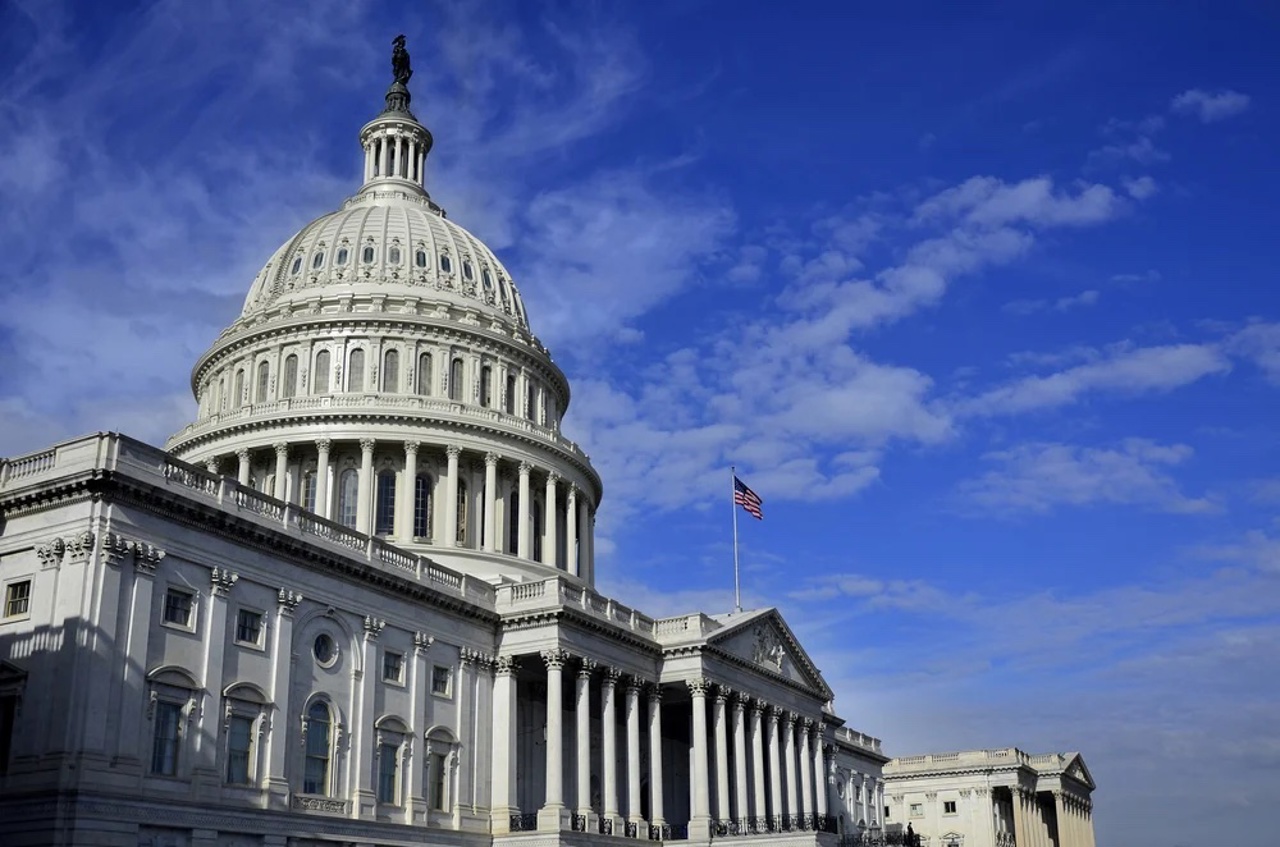 US Congress averts government shutdown, passing stopgap bill