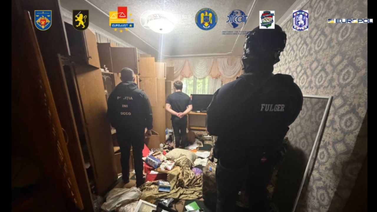 Operațiune internațională împotriva unei rețele de escroci: Zeci de mii de victime și un „business” cu venituri de 240 de milioane de euro din „tratamente-minune”