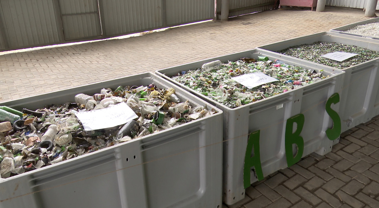 Investiție în reciclare: Republica Moldova îmbunătățește procesarea sticlei