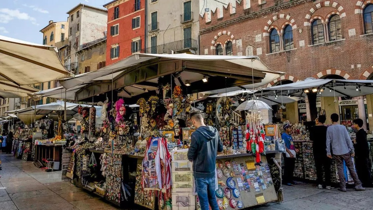 Procuratura Generală din Kazahstan propune interzicerea produselor marcate cu simbolurile Z, V și Wagner