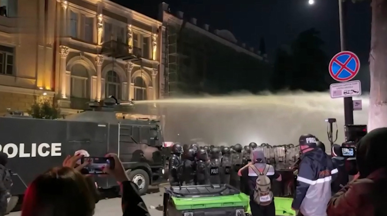 Protests in Georgia: thousands of people took to the streets, police used tear gas
