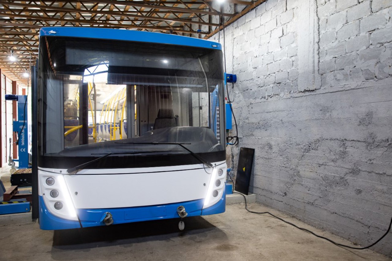 Electric bus made in Moldova can travel 70 kilometres autonomously