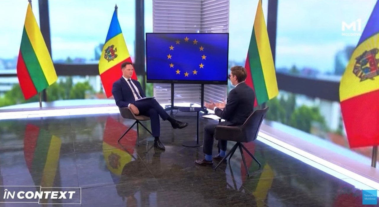 Kristupas Vaitiekūnas, la Moldova 1: Lituania și R. Moldova se confruntă cu atacuri hibride asemănătoare. „Pot face schimb de experiență”