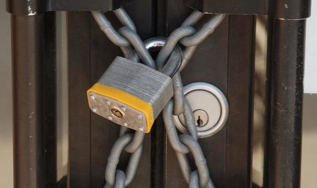 Налоговая служба заблокировала активы Евгении Гуцул и еще четырех человек. Все они находятся под санкциями ЕС