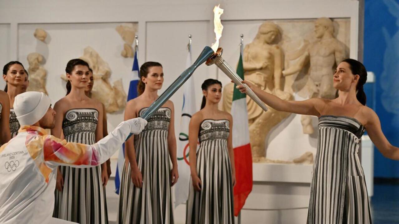 Flacăra Olimpică s-a aprins în Grecia! Torța și-a început drumul spre Italia