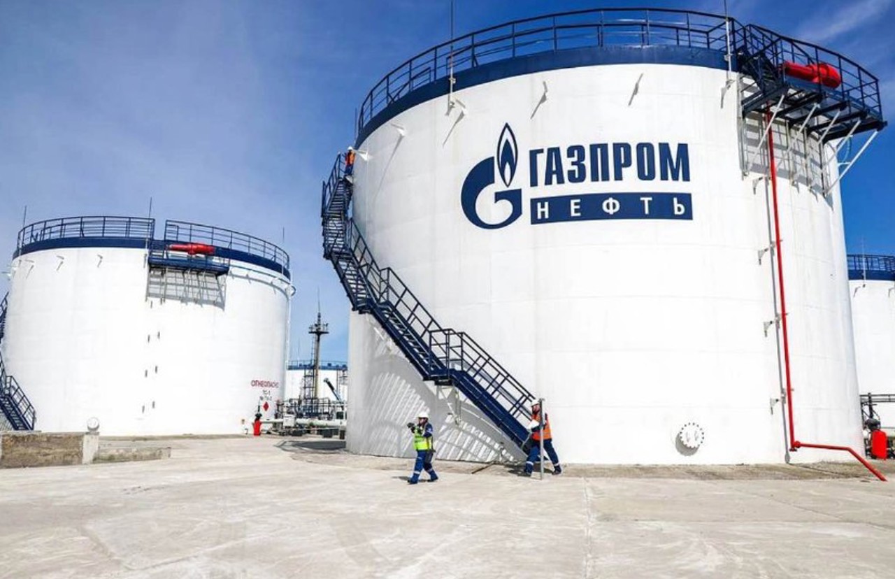 Russian refinery strikes weigh on Gazprom Neft earnings