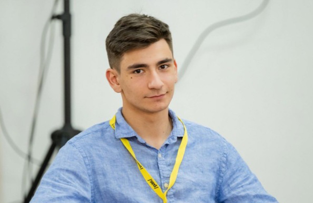 Fără facultate, dar cu funcție publică: Cum a ajuns un tânăr de 18 ani să lucreze la Ministerul Culturii