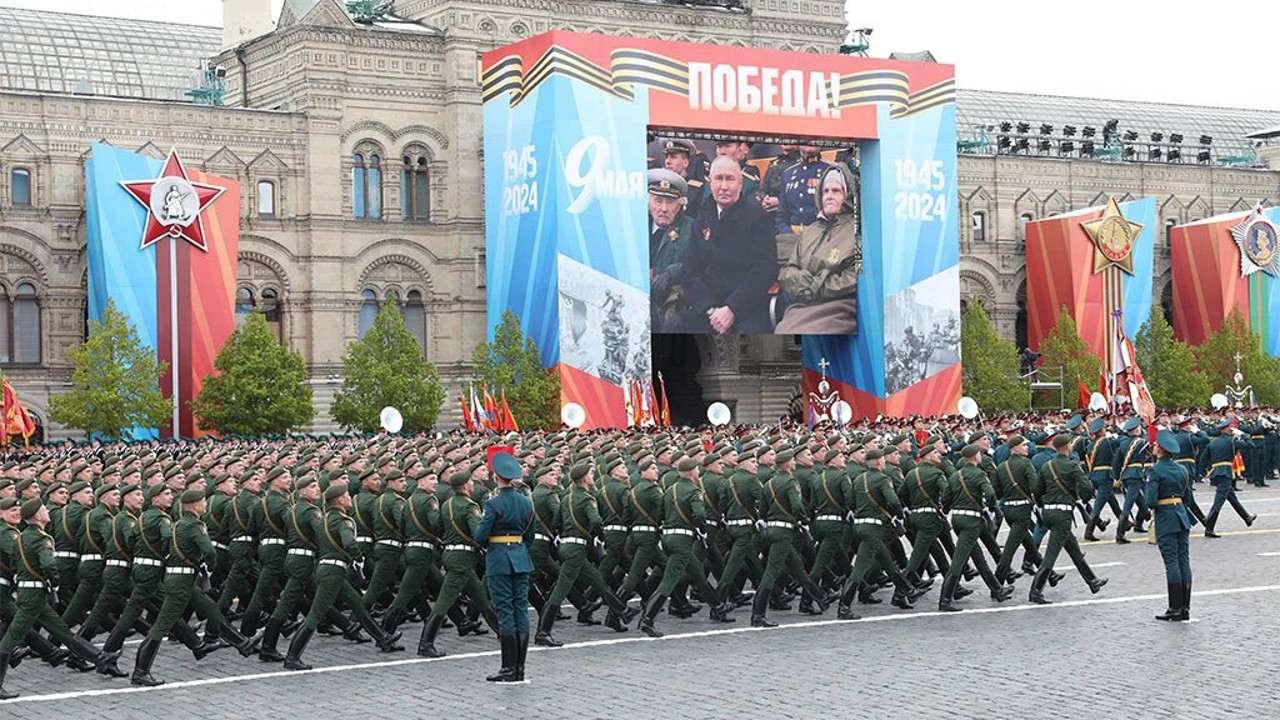 Ziua Victoriei în Rusia: Ceremonie restrânsă și oaspeți puțini lângă Putin