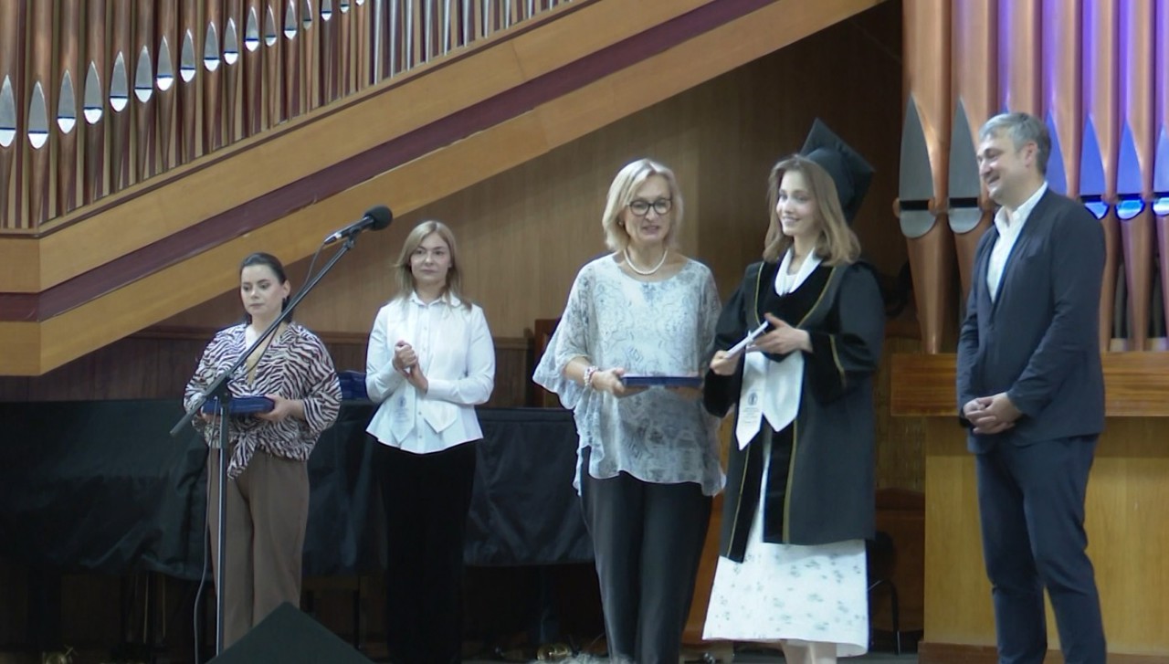 Absolvenții Academiei de Muzică, gata să cucerească marile scene. Peste 250 de tineri și-au primit diplomele de absolvire  
