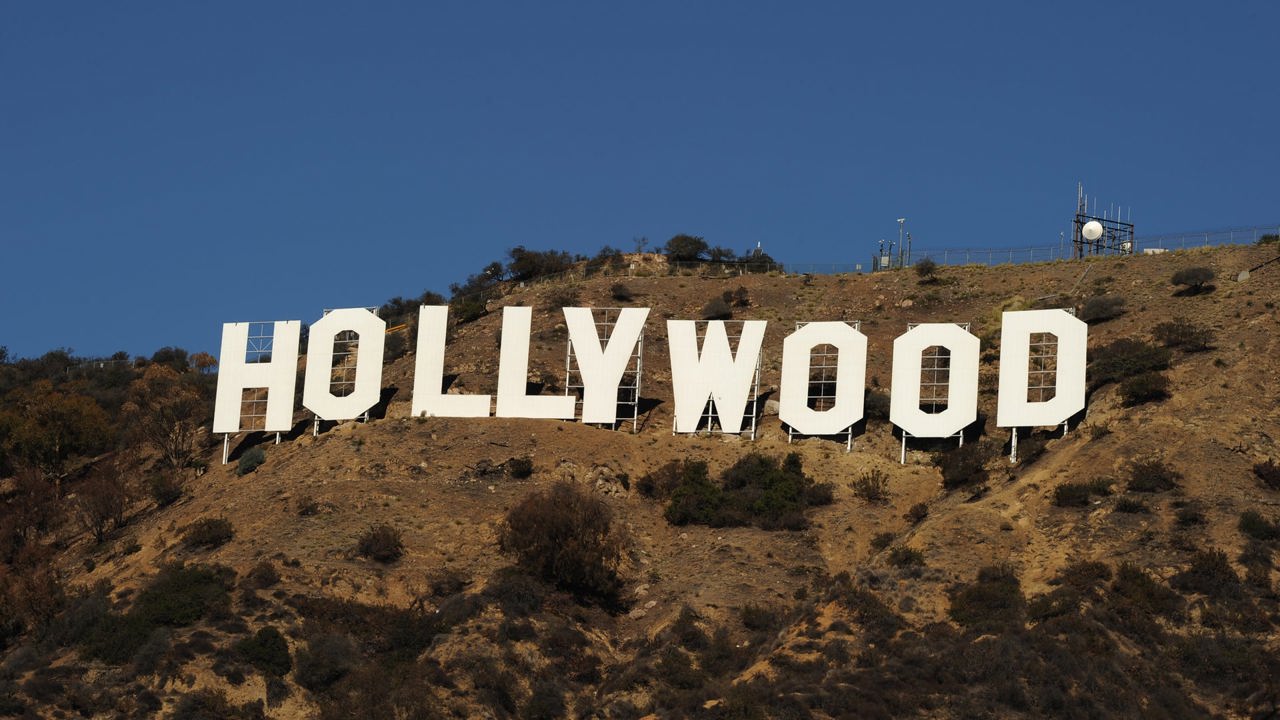 Calendarul Zilei // Se împlinesc 100 de ani de când la Los Angeles, a apărut celebra inscripție „HOLLYWOOD”