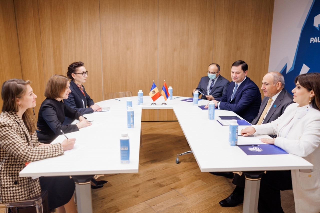 Maia Sandu had a meeting with the Prime Minister of Armenia, Nikol Pashinyan