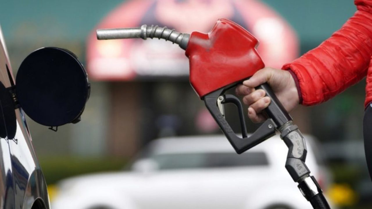 Ceban critică autoritățile pentru scumpirea carburanților: „Dați salarii ca în Franța!”. Cum i-a răspuns Guvernul