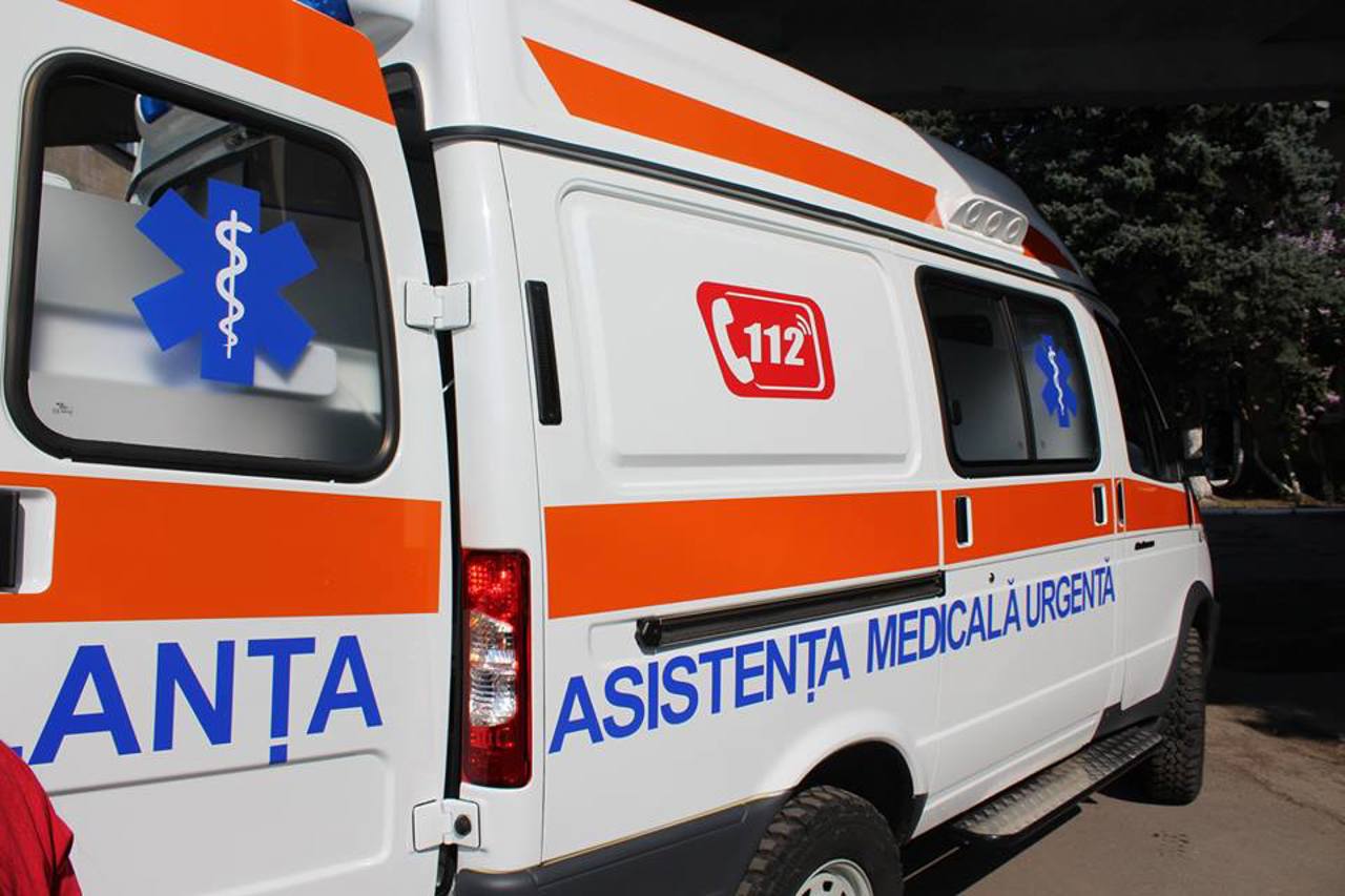 Elev de 14 ani, rănit cu un cuțit într-o școală din capitală: A fost transportat la spital 