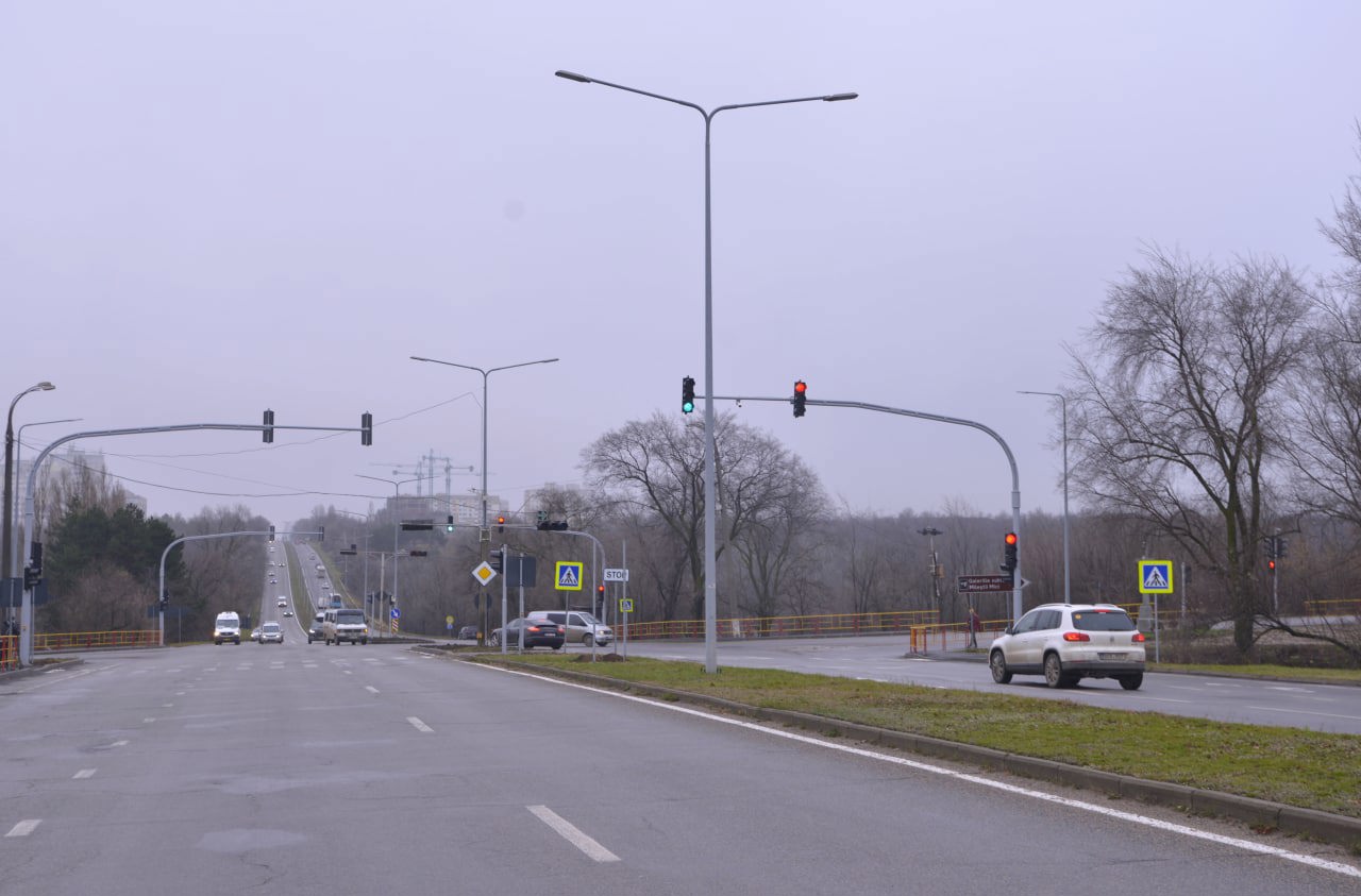 Введены в эксплуатацию первые умные светофоры в муниципии Кишинэу