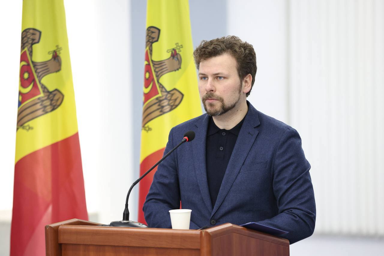 Dan Perciun, la Radio Moldova: Centralizarea direcțiilor de învățământ ar elimina influențele politice, ar elimina plățile informale și ar genera salarii mai mari