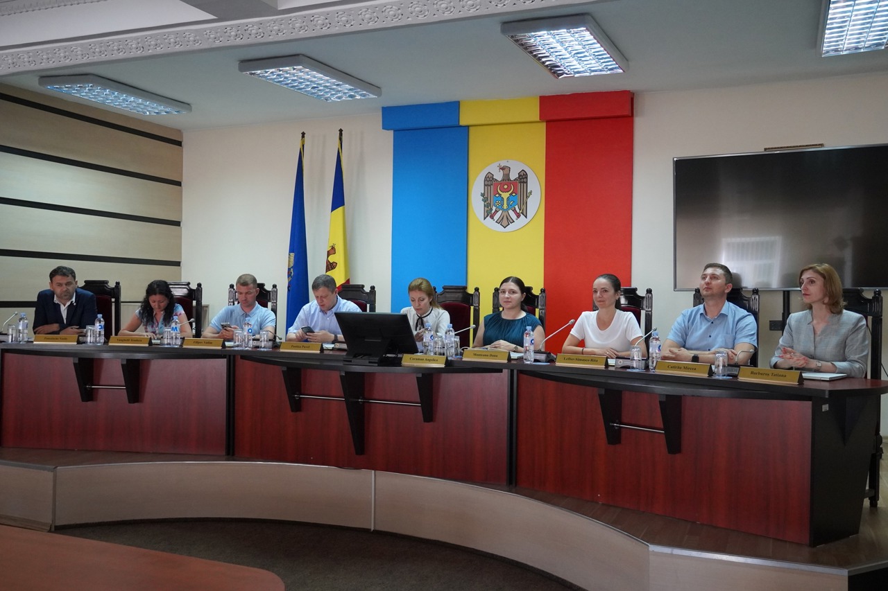 Voter meetings banned outside campaigns: Public officials and state company managers risk fines up to 15,000 lei