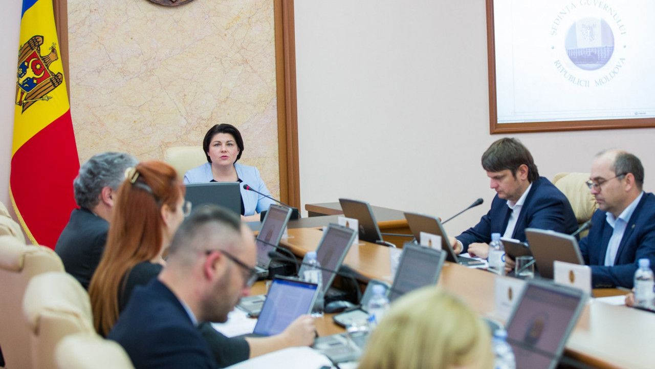 Повышение зарплаты министров вызывает критику со стороны оппозиции. Ответ правительства: Повышать зарплату не стыдно