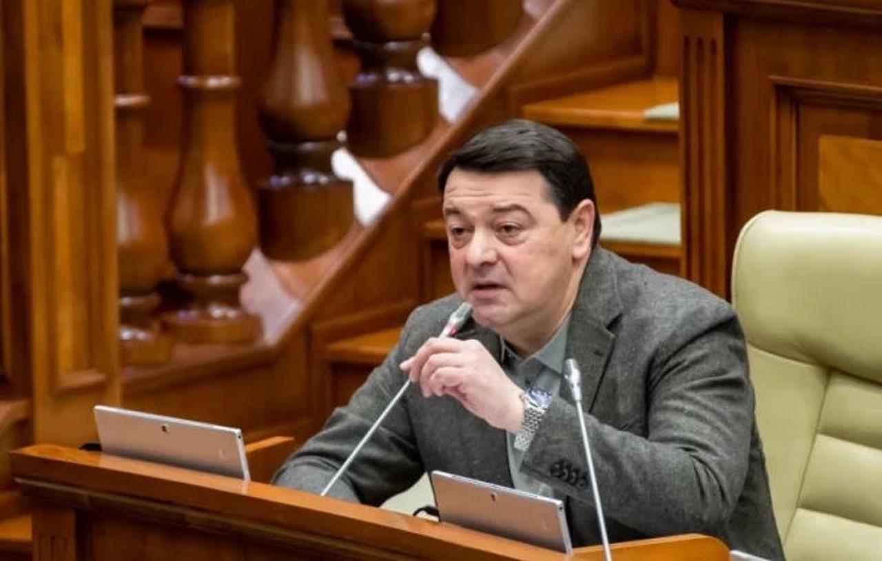 Constantin Starîș auză guvernarea că ar pune politica externă înaintea problemelor cetățenilor. „Nu sunt fenomene separate”, spun experții