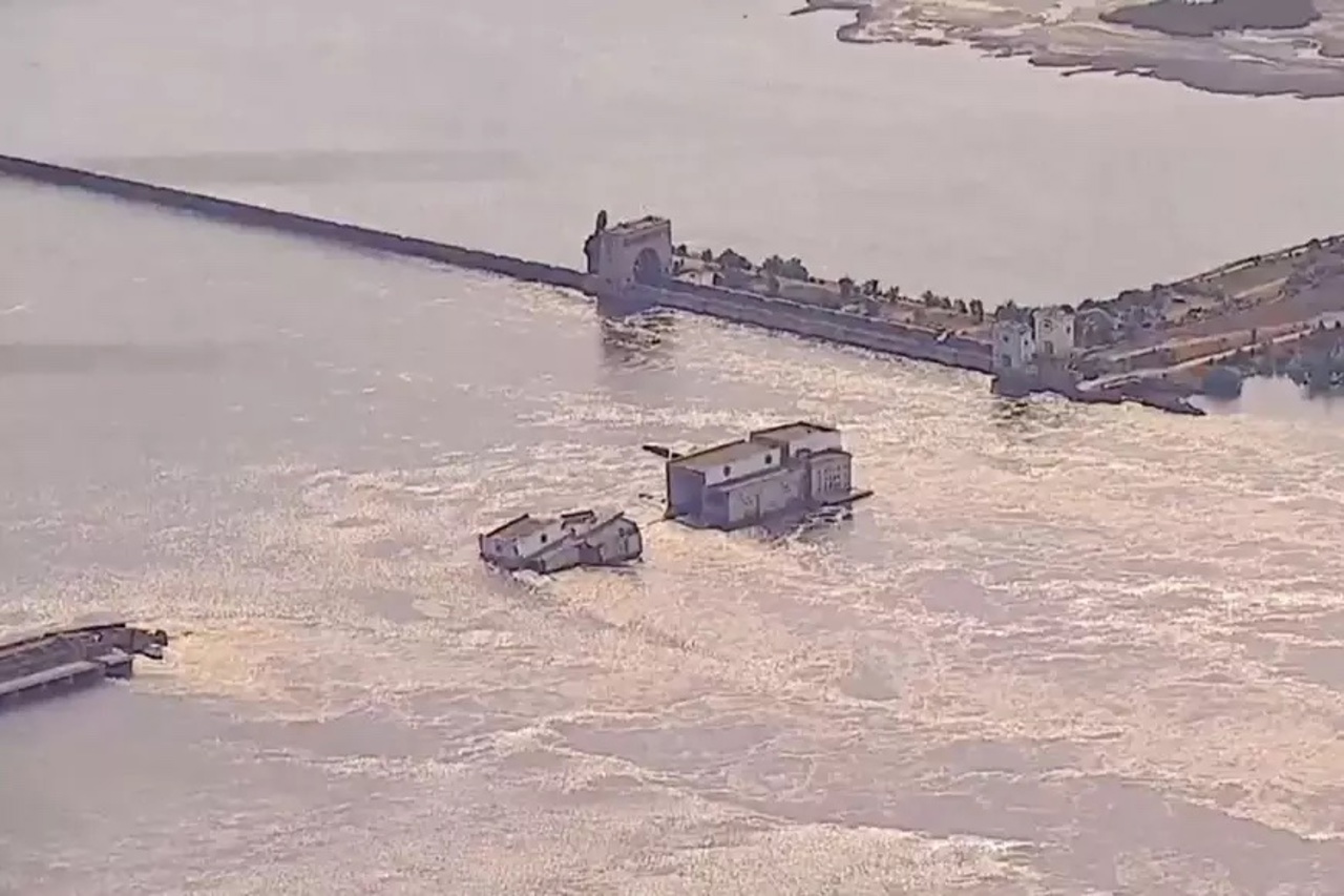 16 persoane du decedat în urma distrugerii barajului Kahovka