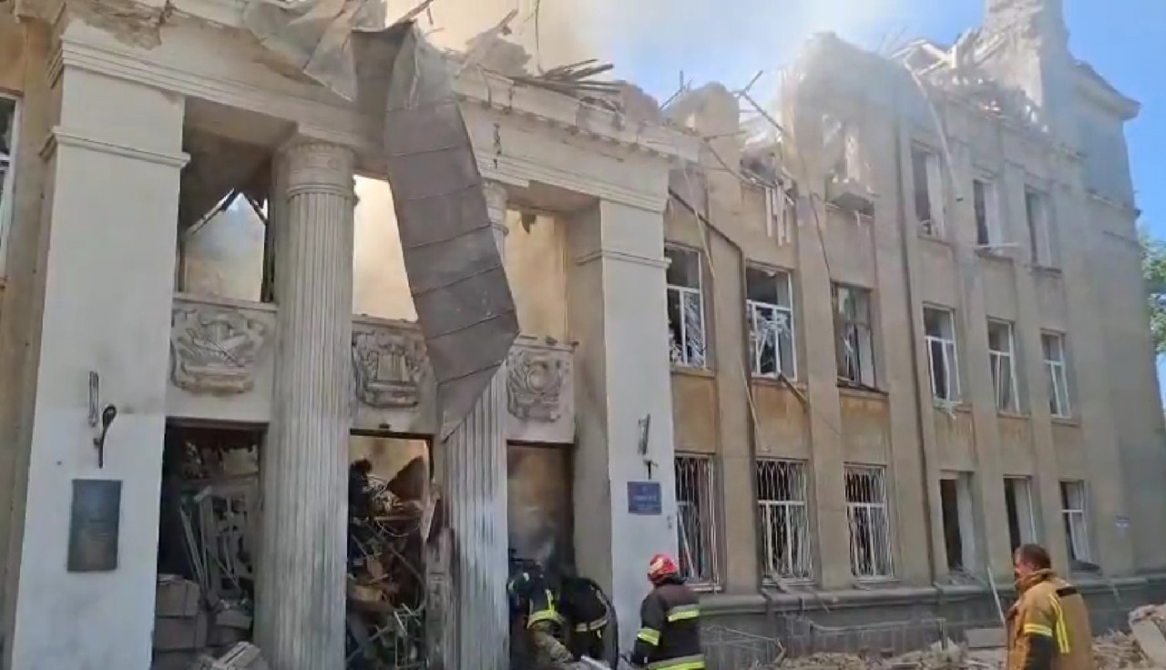 Un liceu din regiunea Odesa, distrus de o rachetă balistică rusească: sunt victime