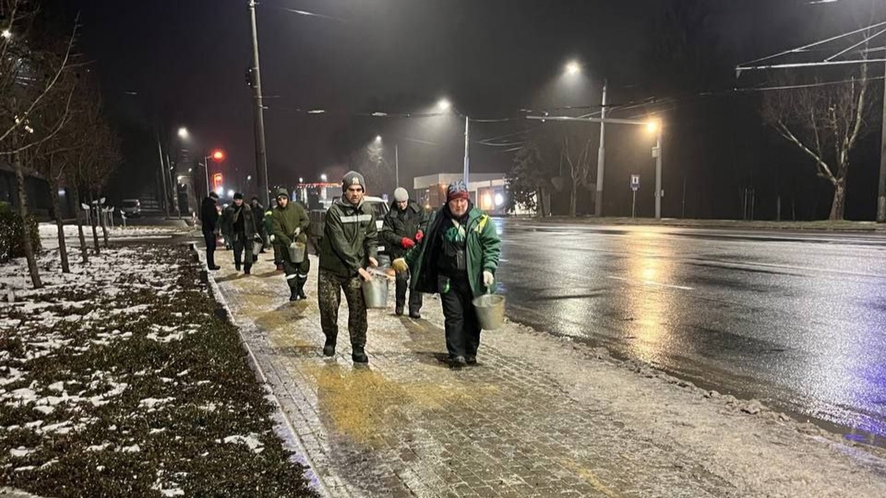 Atenție, ghețuș! Tot mai mulți oameni ajung la spital din cauza poleiului de pe străzi și trotuare