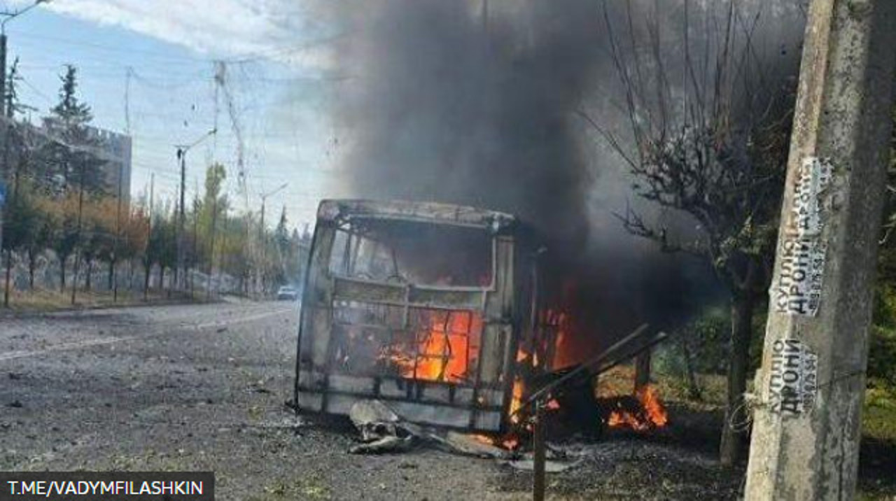 Ucraina: Zeci de morți după un atac asupra Kramatorskului. Două autobuze au fost cuprinse de flăcări