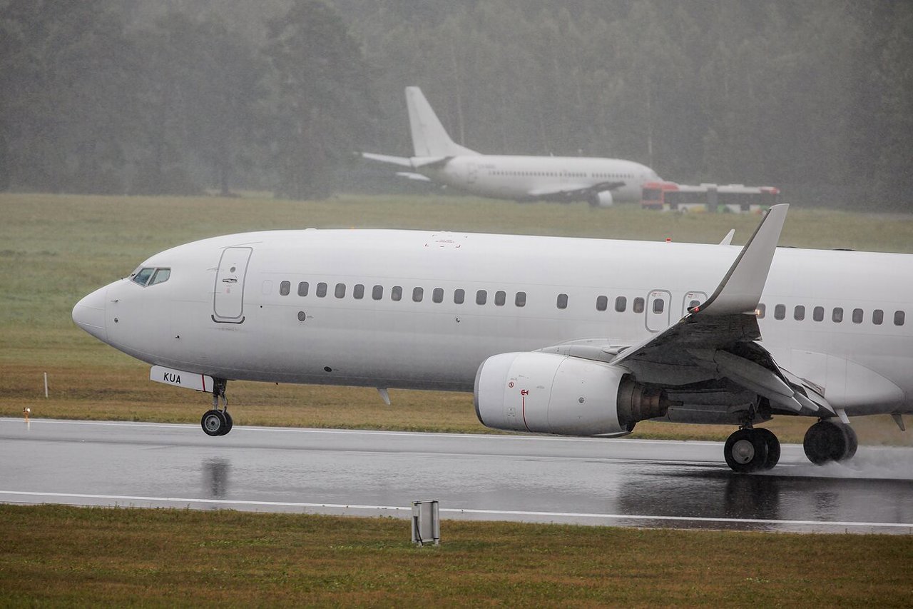 Аэропорт Вильнюса снова приостановил работу из-за запуска метео-шаров из Беларуси